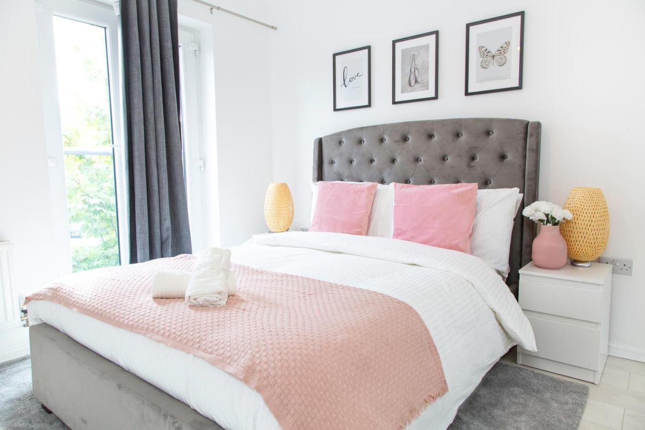 Cozy Townhouse In The Heart Of Greater Manchester Villa ภายนอก รูปภาพ