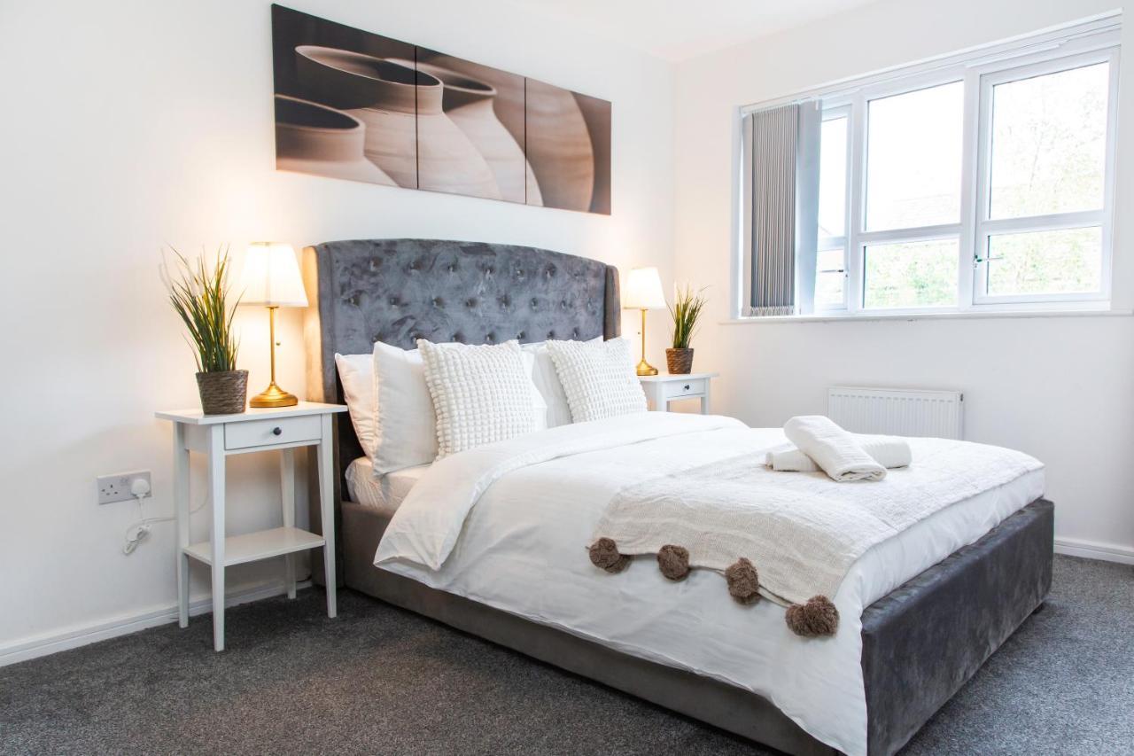 Cozy Townhouse In The Heart Of Greater Manchester Villa ภายนอก รูปภาพ