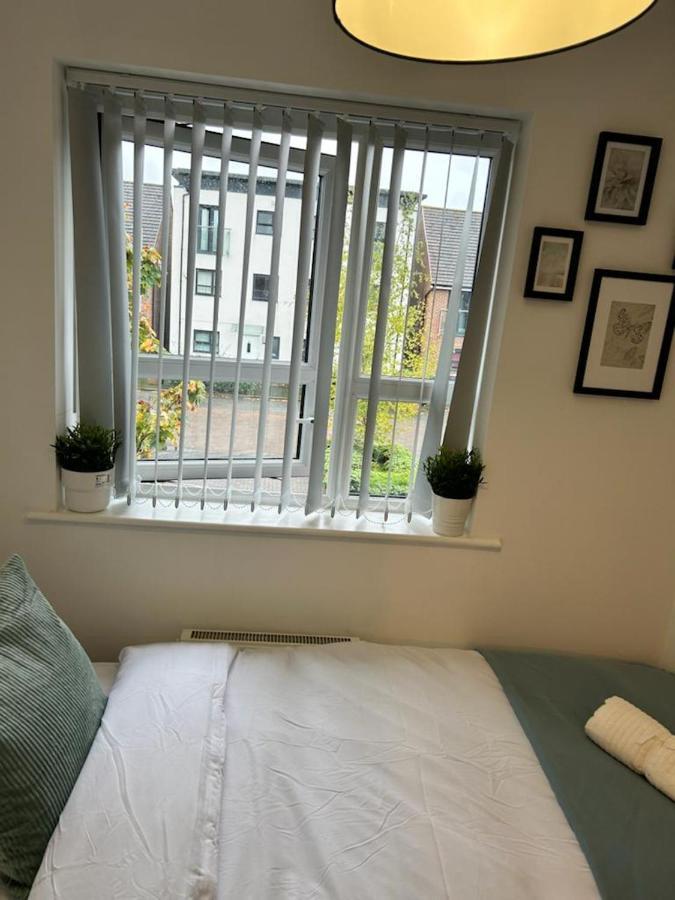 Cozy Townhouse In The Heart Of Greater Manchester Villa ภายนอก รูปภาพ